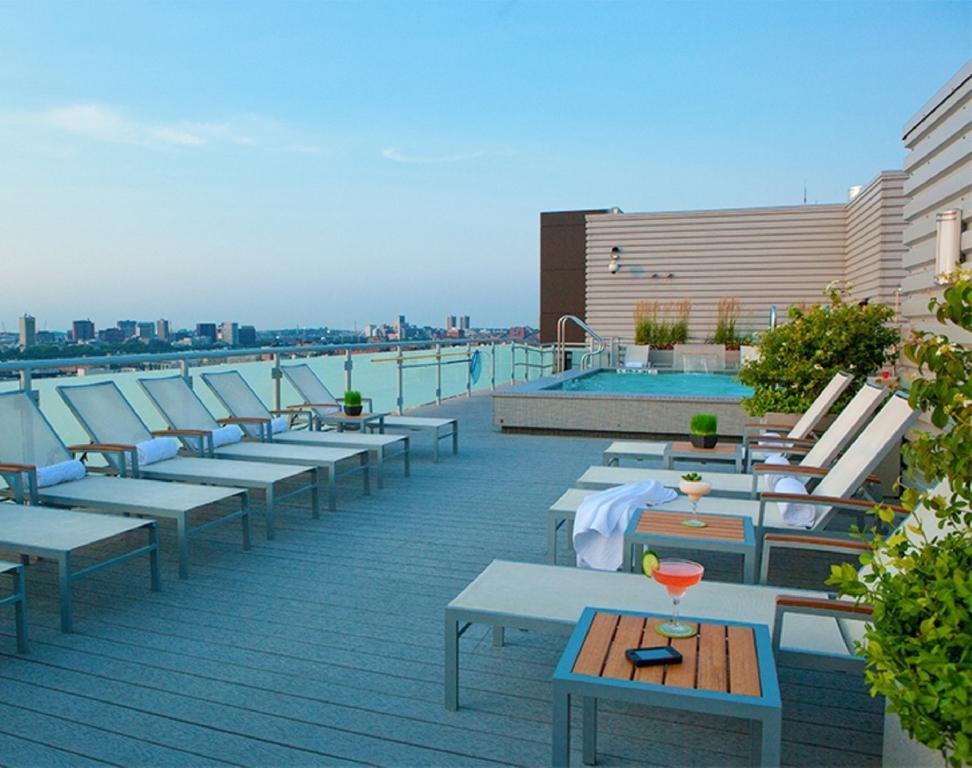 Global Luxury Suites At Kenmore Square Бостън Екстериор снимка