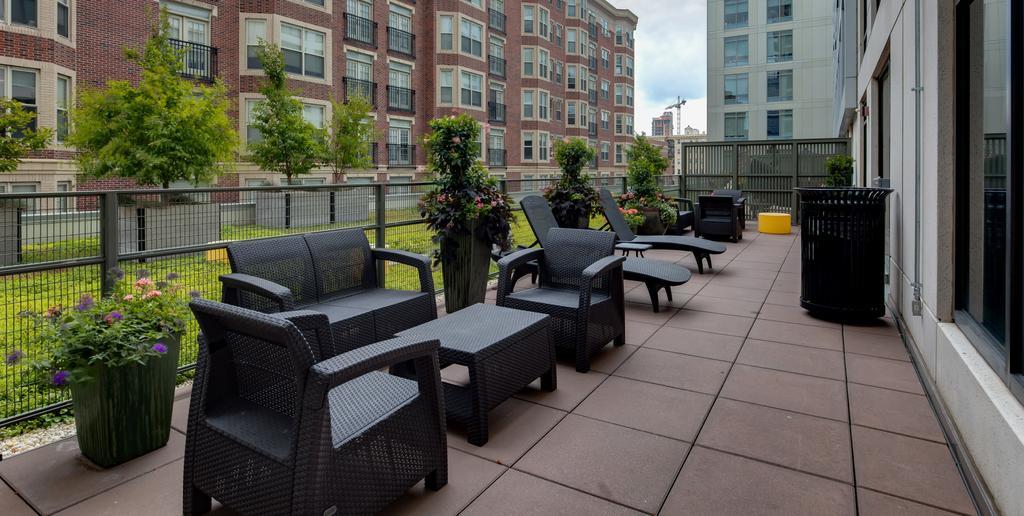 Global Luxury Suites At Kenmore Square Бостън Екстериор снимка