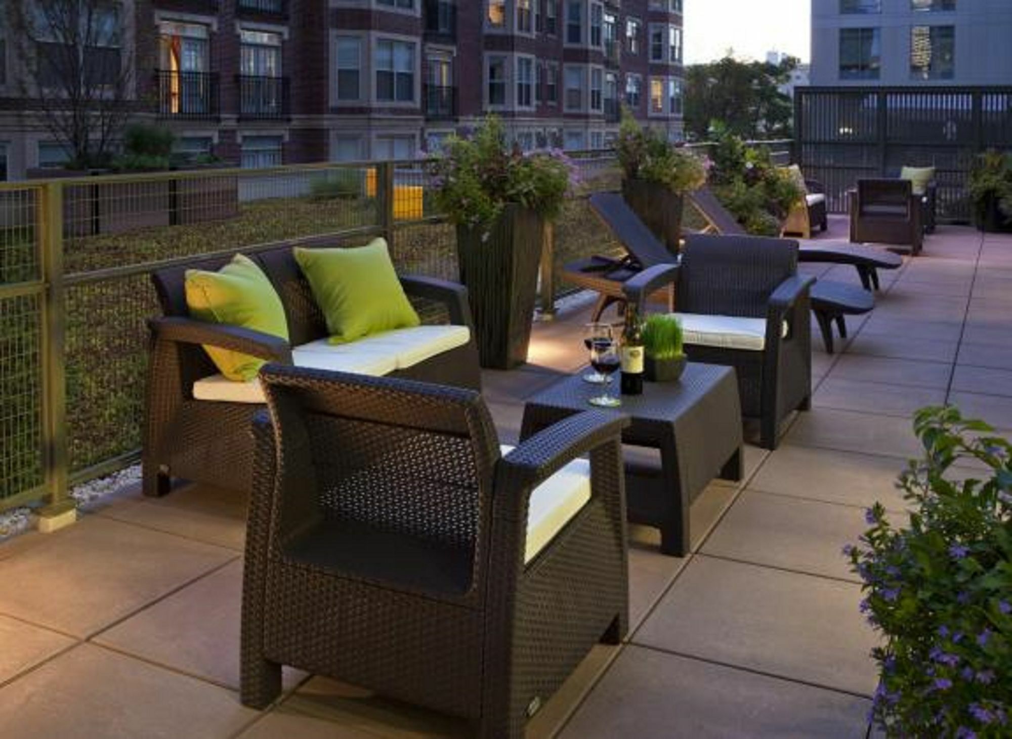 Global Luxury Suites At Kenmore Square Бостън Екстериор снимка