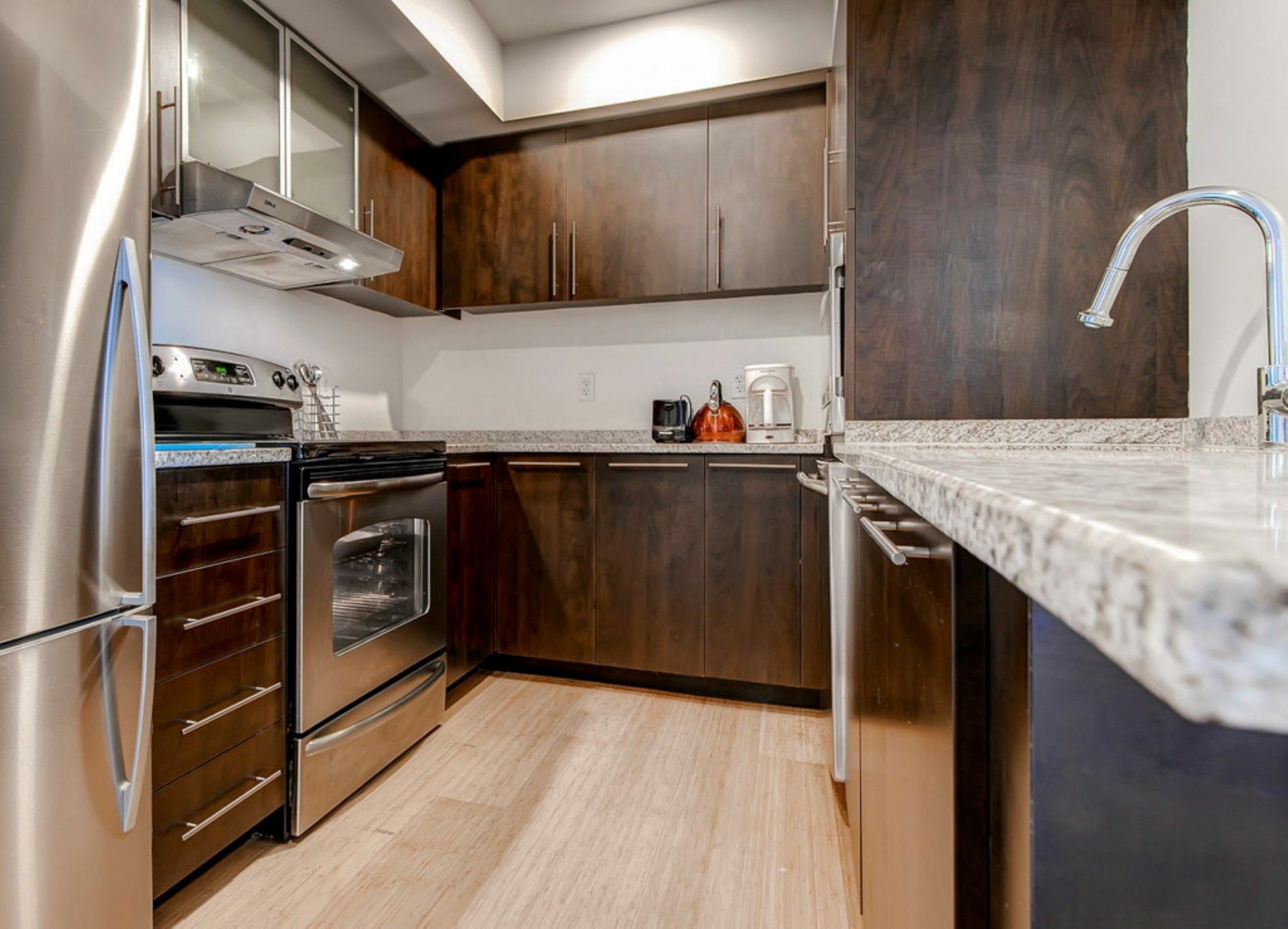 Global Luxury Suites At Kenmore Square Бостън Екстериор снимка