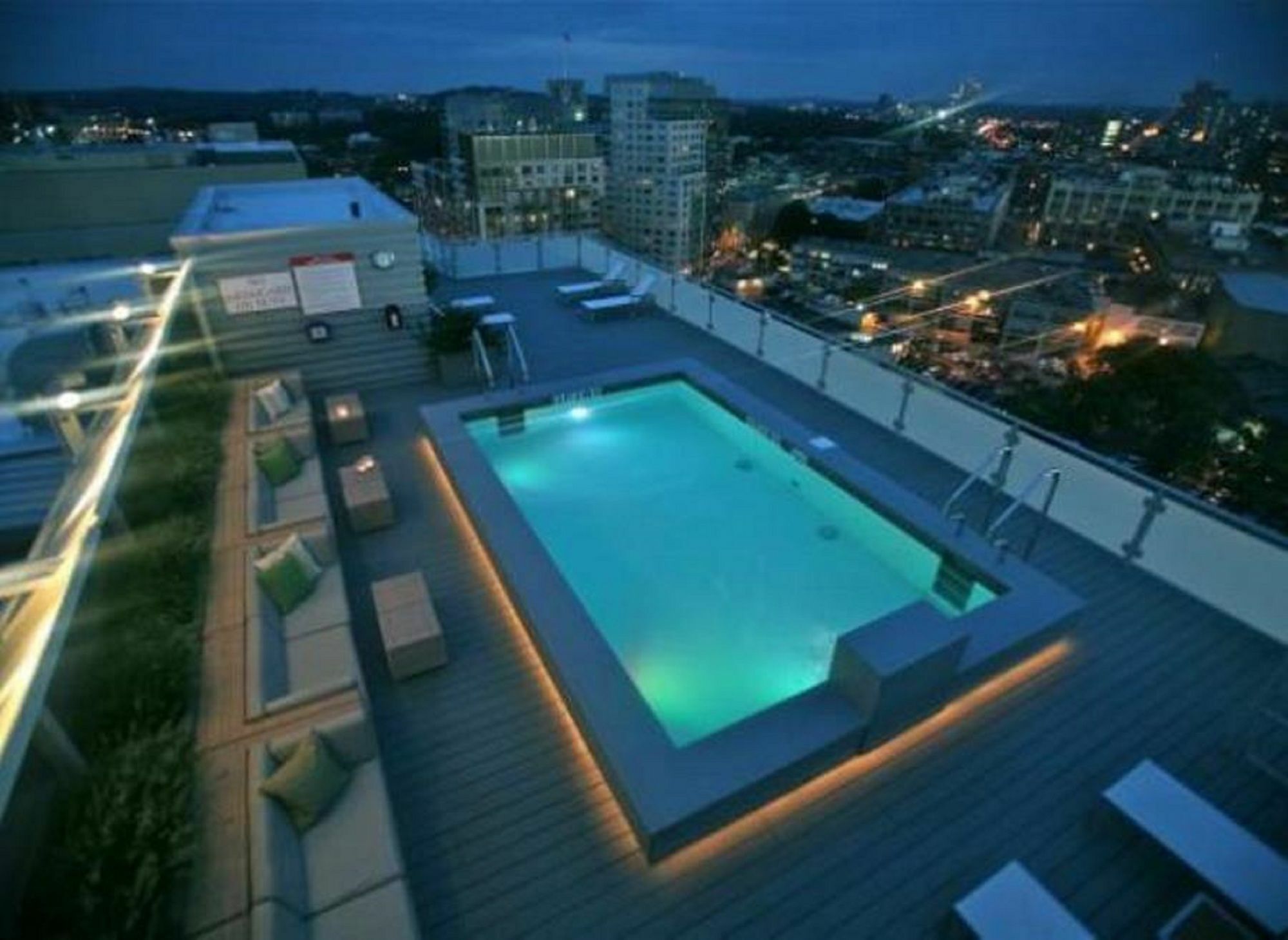 Global Luxury Suites At Kenmore Square Бостън Екстериор снимка