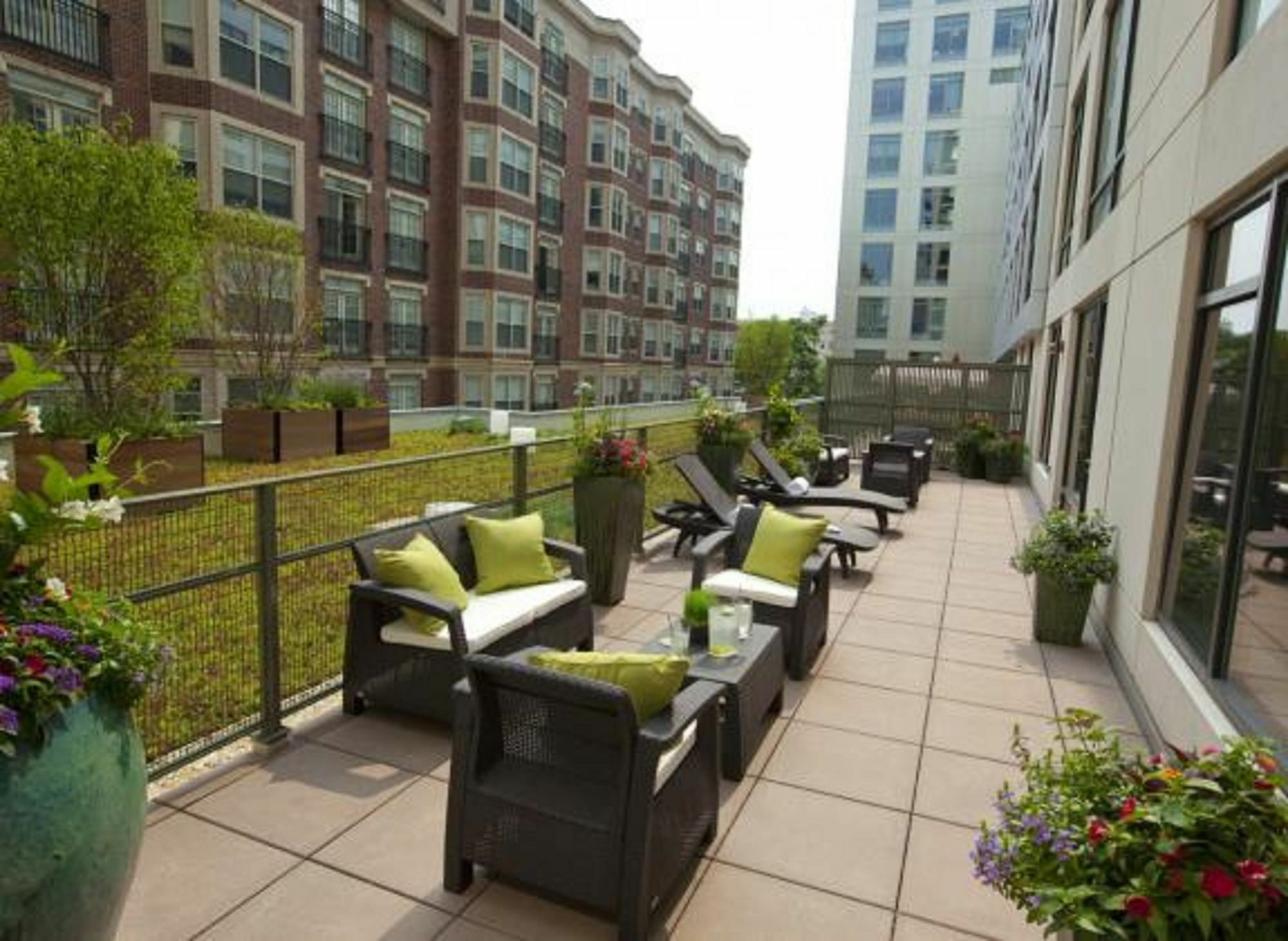 Global Luxury Suites At Kenmore Square Бостън Екстериор снимка