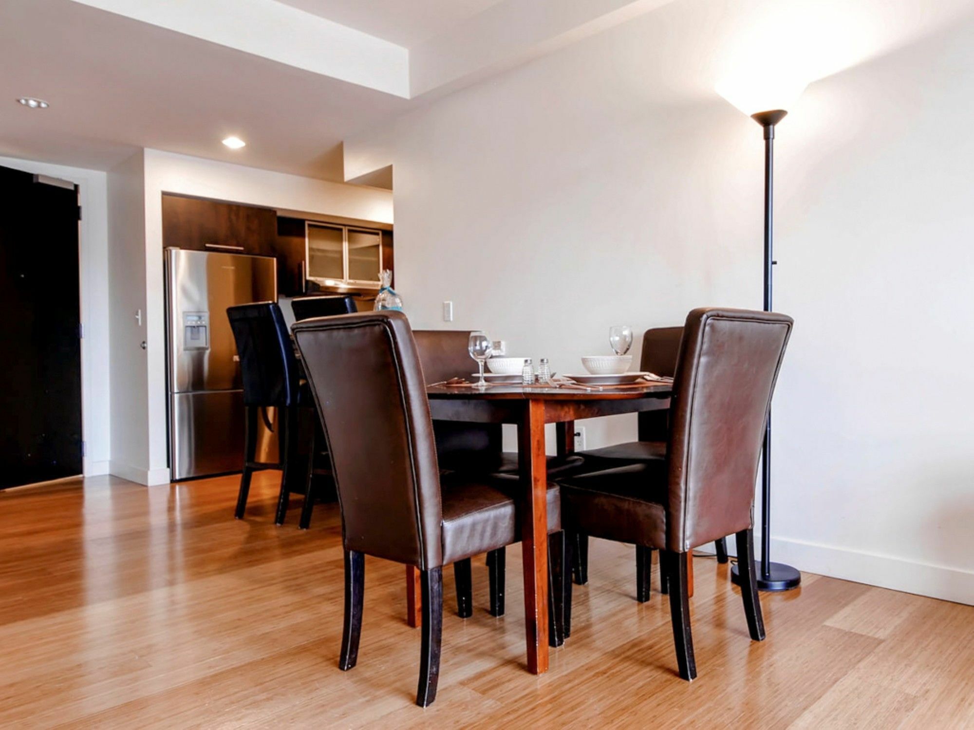 Global Luxury Suites At Kenmore Square Бостън Екстериор снимка