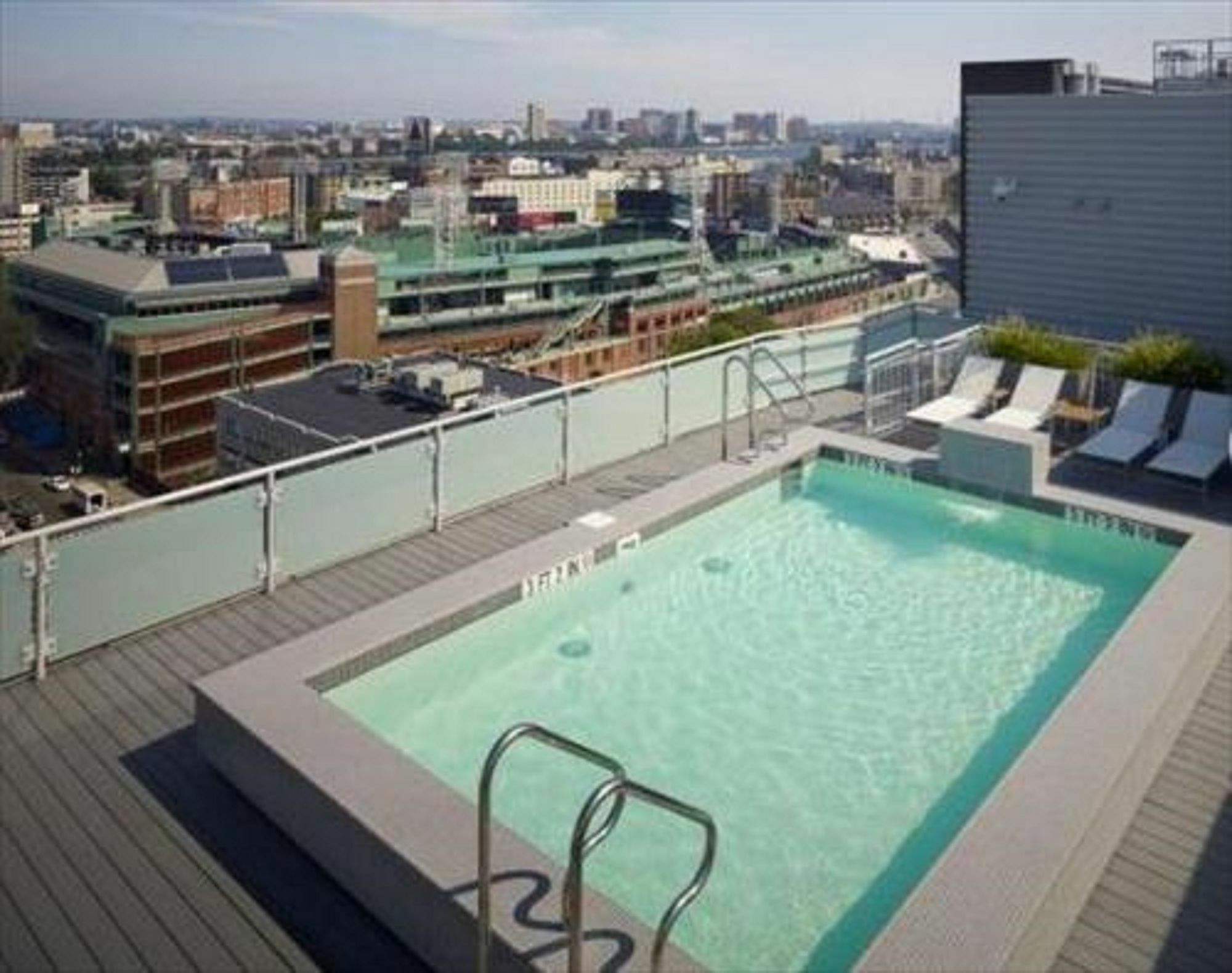 Global Luxury Suites At Kenmore Square Бостън Екстериор снимка