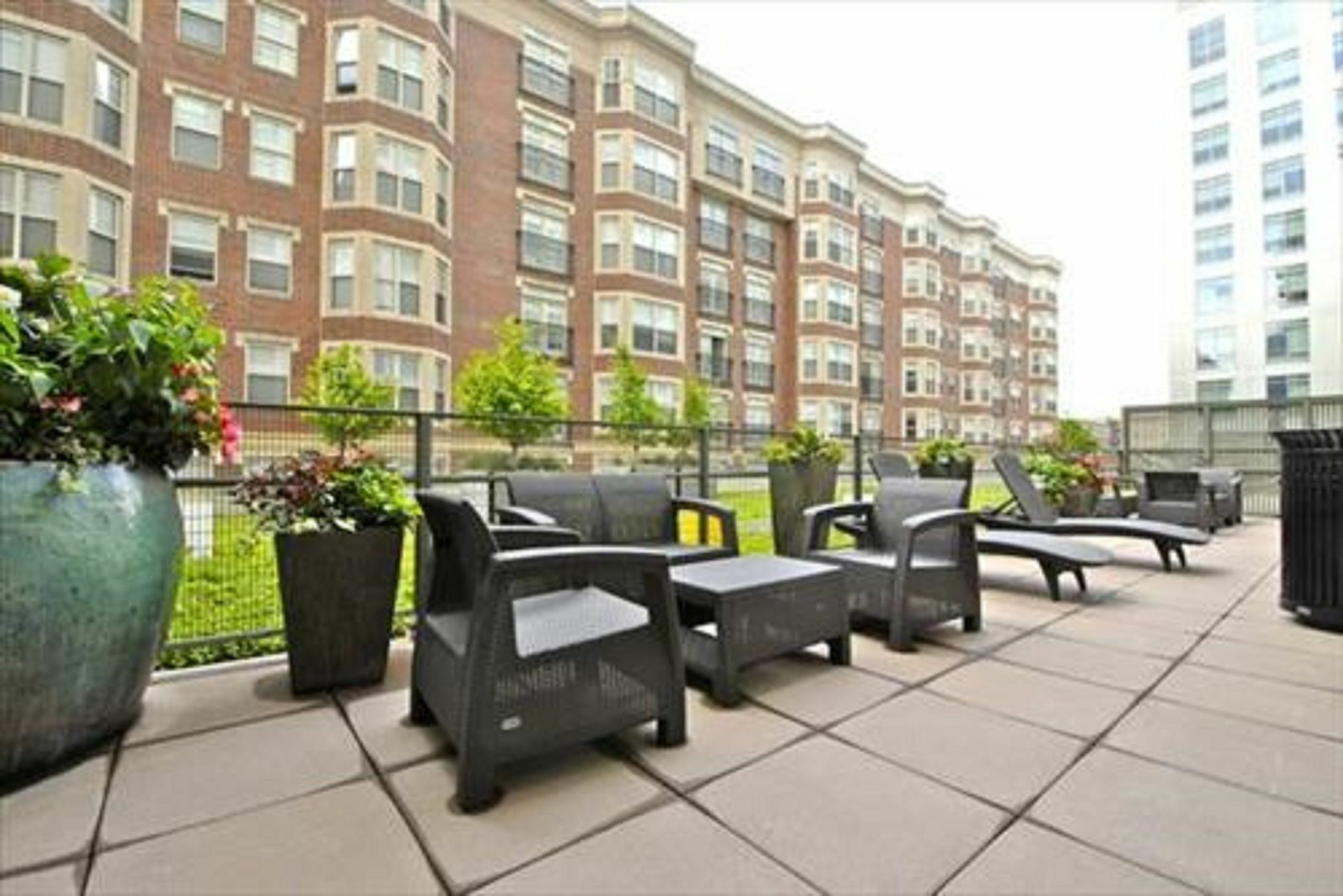 Global Luxury Suites At Kenmore Square Бостън Екстериор снимка